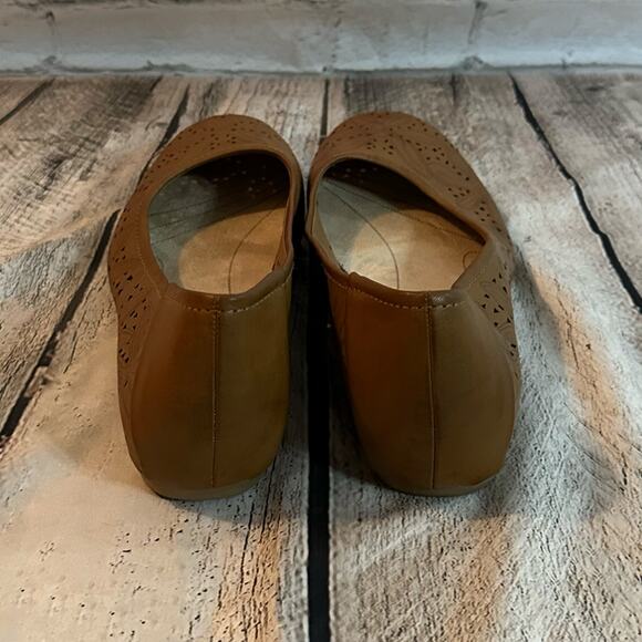 Baretraps Women’s Brown Flats with Memory Foam, Size 11, Pre-owned - Picture 3 of 8
